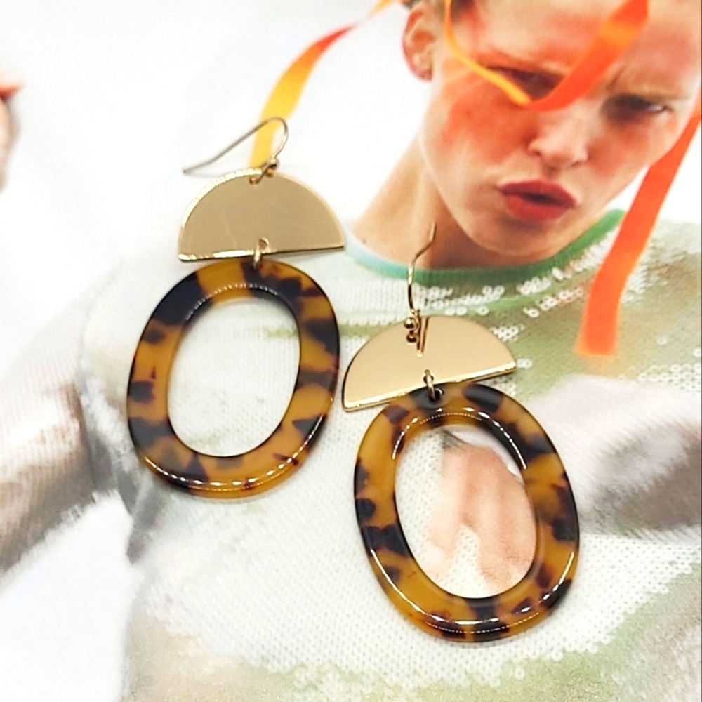 NWT Retro Oval Tortoise Shell Gold Half Moon Hoop Drop Earrings - Picture 9 of 9